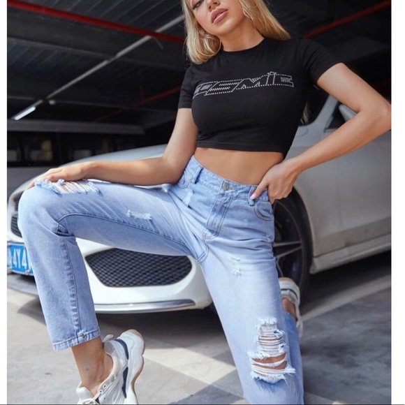 ⚡️cOsMiC⚡️ Black Crop Tee - Picture 5 of 12